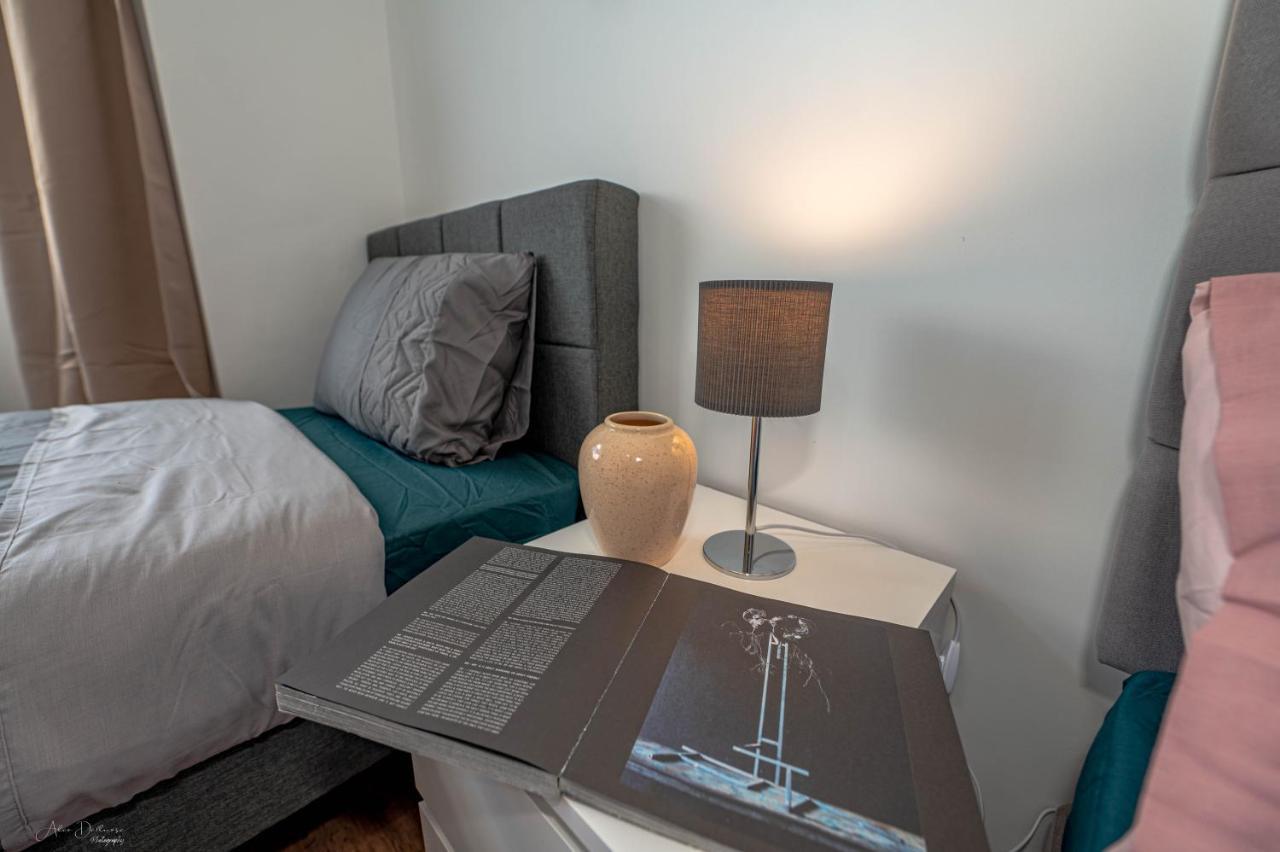 4 Bedrooms,2 Bathrooms House With Free Parking Plumstead  Exterior photo