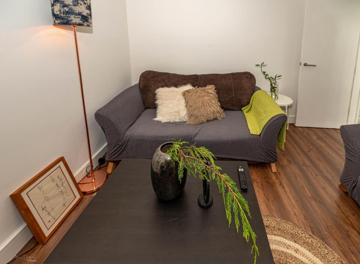 4 Bedrooms,2 Bathrooms House With Free Parking Plumstead  Exterior photo