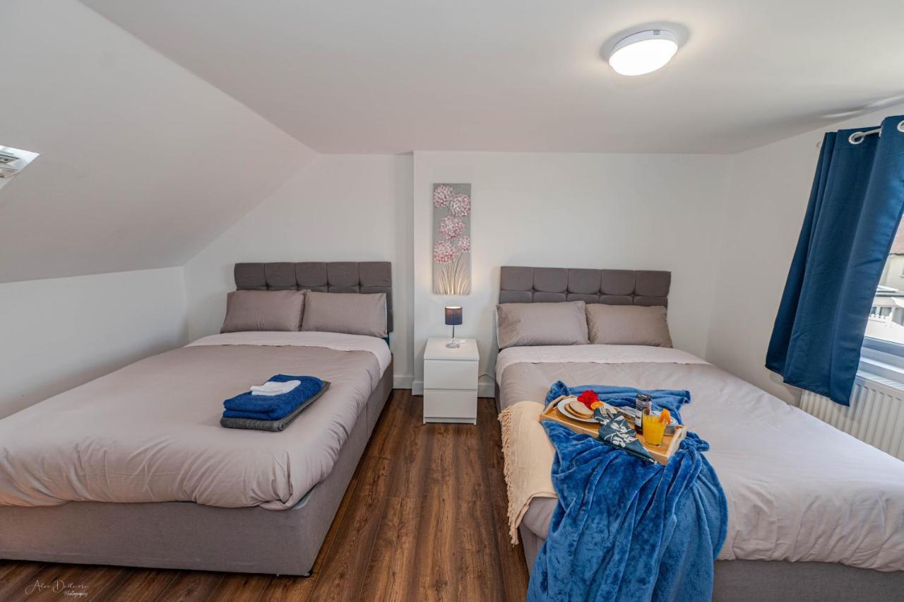 4 Bedrooms,2 Bathrooms House With Free Parking Plumstead  Exterior photo