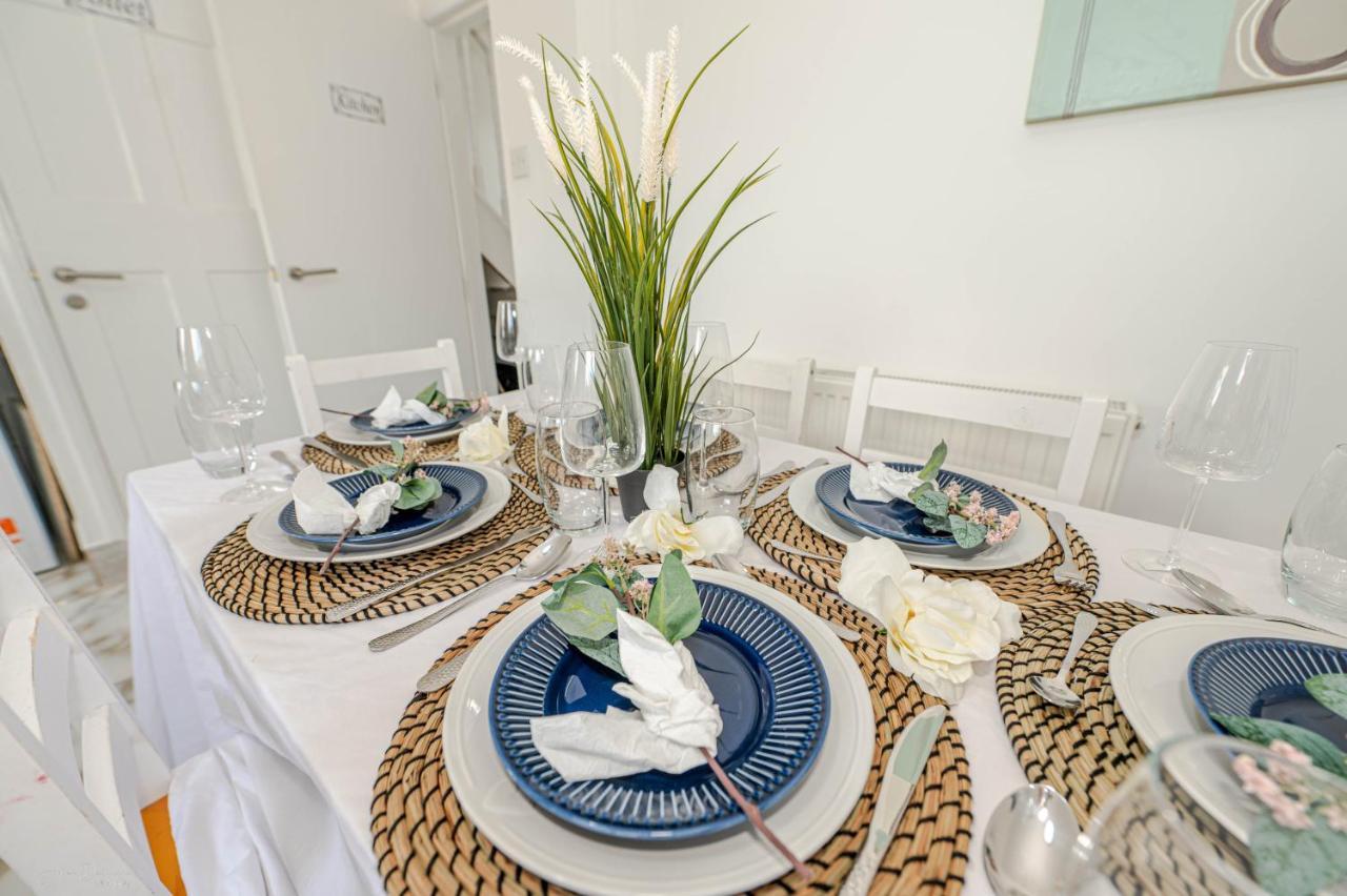 4 Bedrooms,2 Bathrooms House With Free Parking Plumstead  Exterior photo