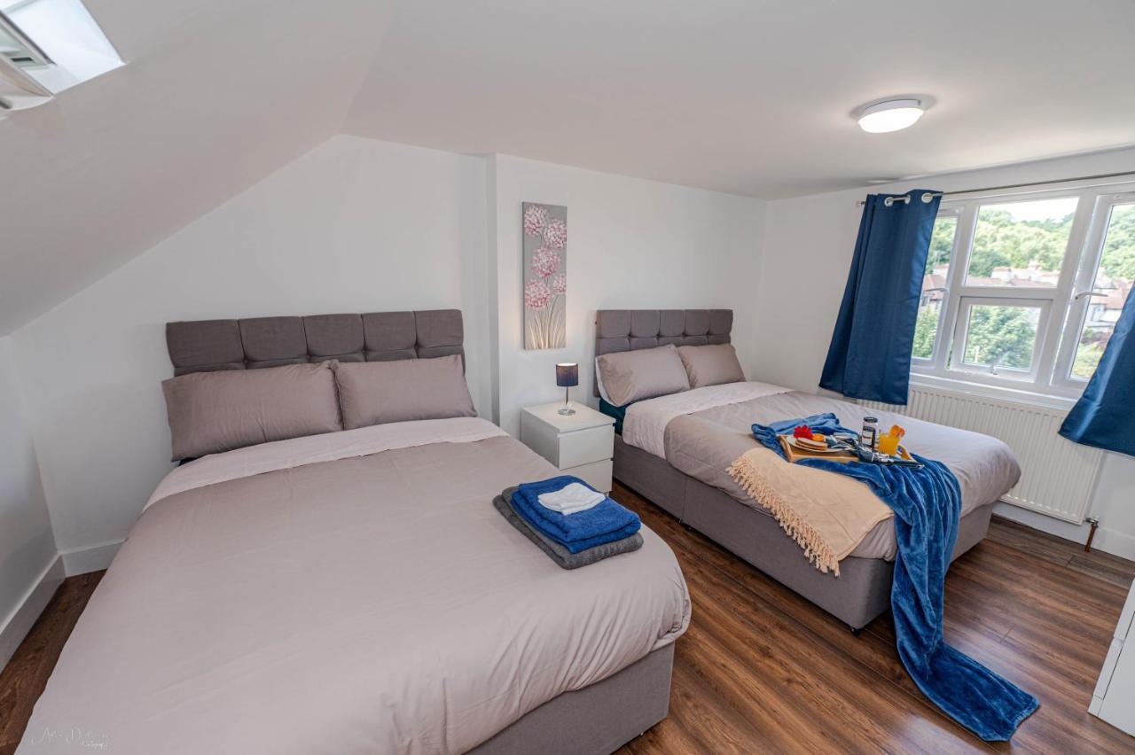 4 Bedrooms,2 Bathrooms House With Free Parking Plumstead  Exterior photo