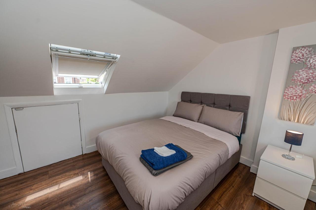 4 Bedrooms,2 Bathrooms House With Free Parking Plumstead  Exterior photo