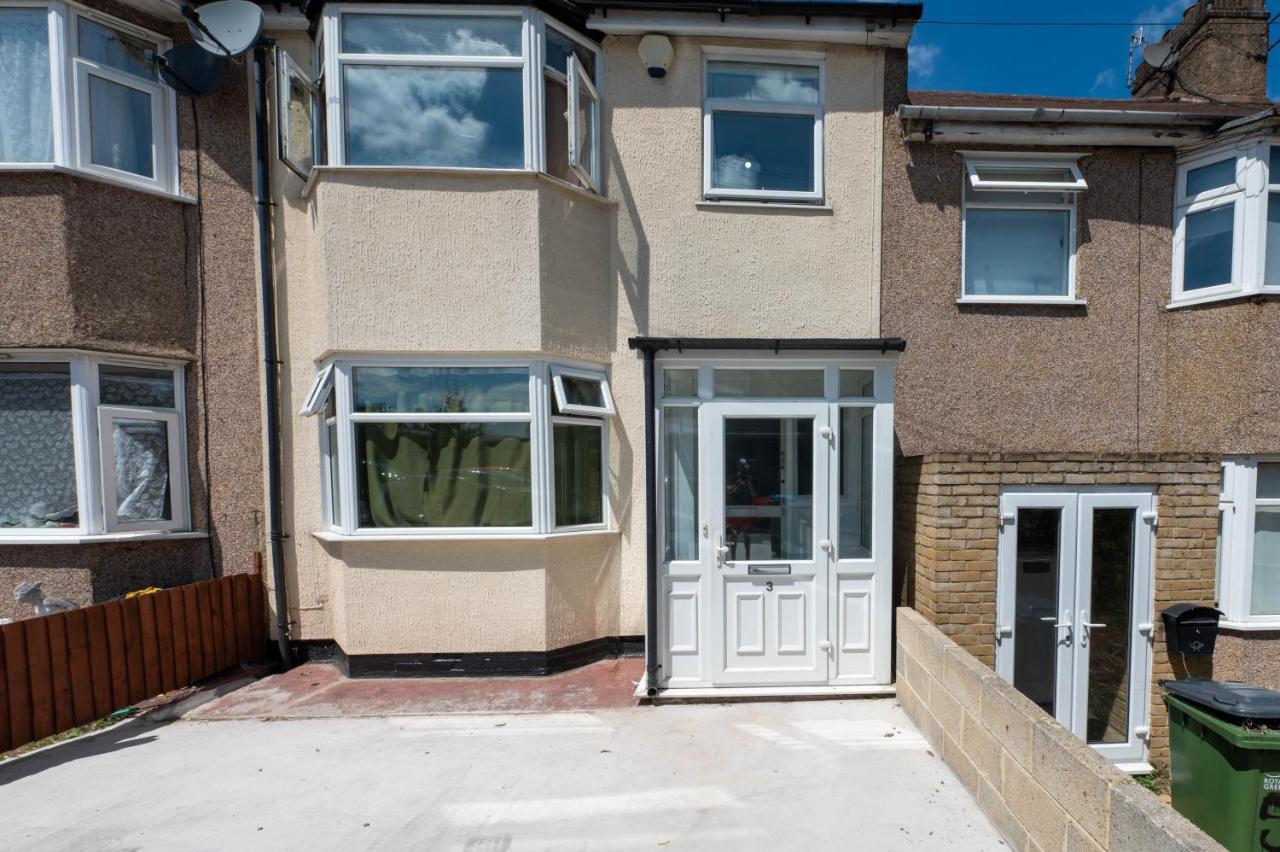 4 Bedrooms,2 Bathrooms House With Free Parking Plumstead  Exterior photo