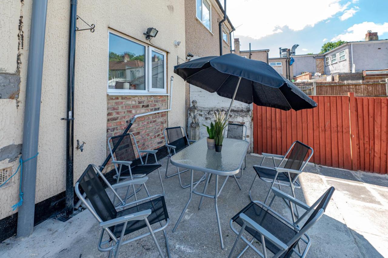 4 Bedrooms,2 Bathrooms House With Free Parking Plumstead  Exterior photo